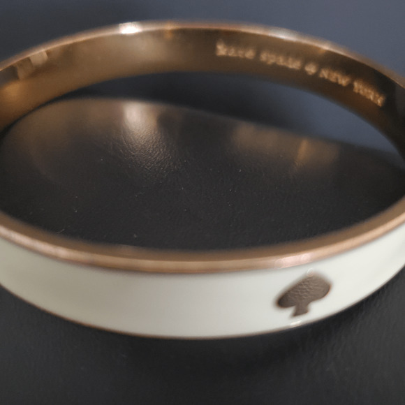 Kate Spade New York Spot the Spade Bangle Bracelet Cream Enamel‎ Gold Tone Base - Picture 4 of 4